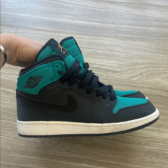 Air Jordan women’s Teal and Black High-Top Sneakers - Picture 3 of 4